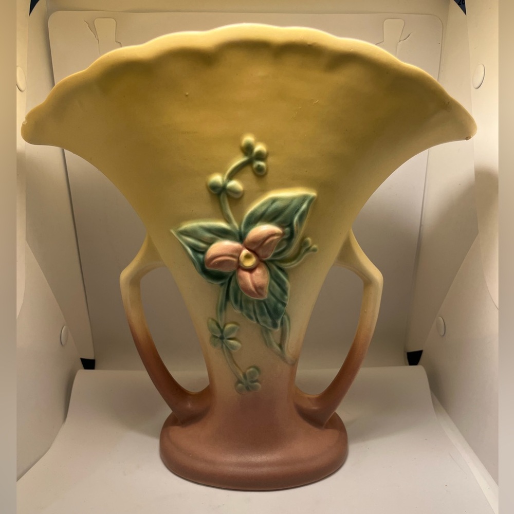Pair of Hull Tall Fan flower vases - GUC